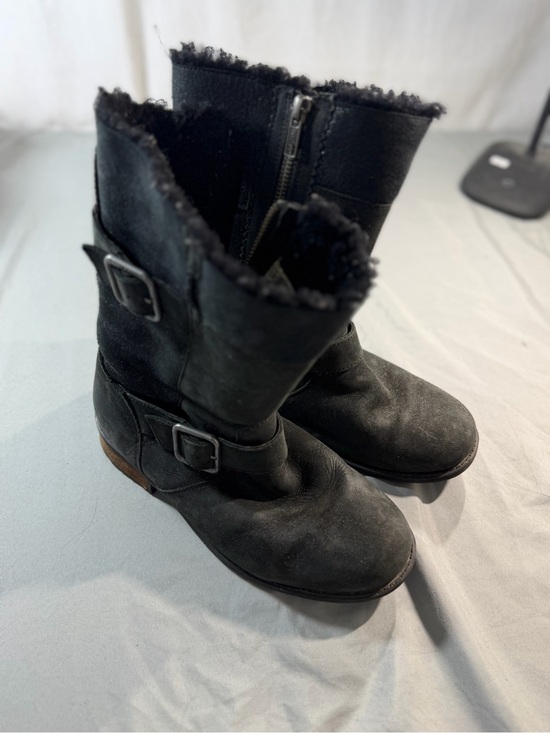 UGG Shoes - UGG Oregon winter boot in black women's size 6.5 Leather